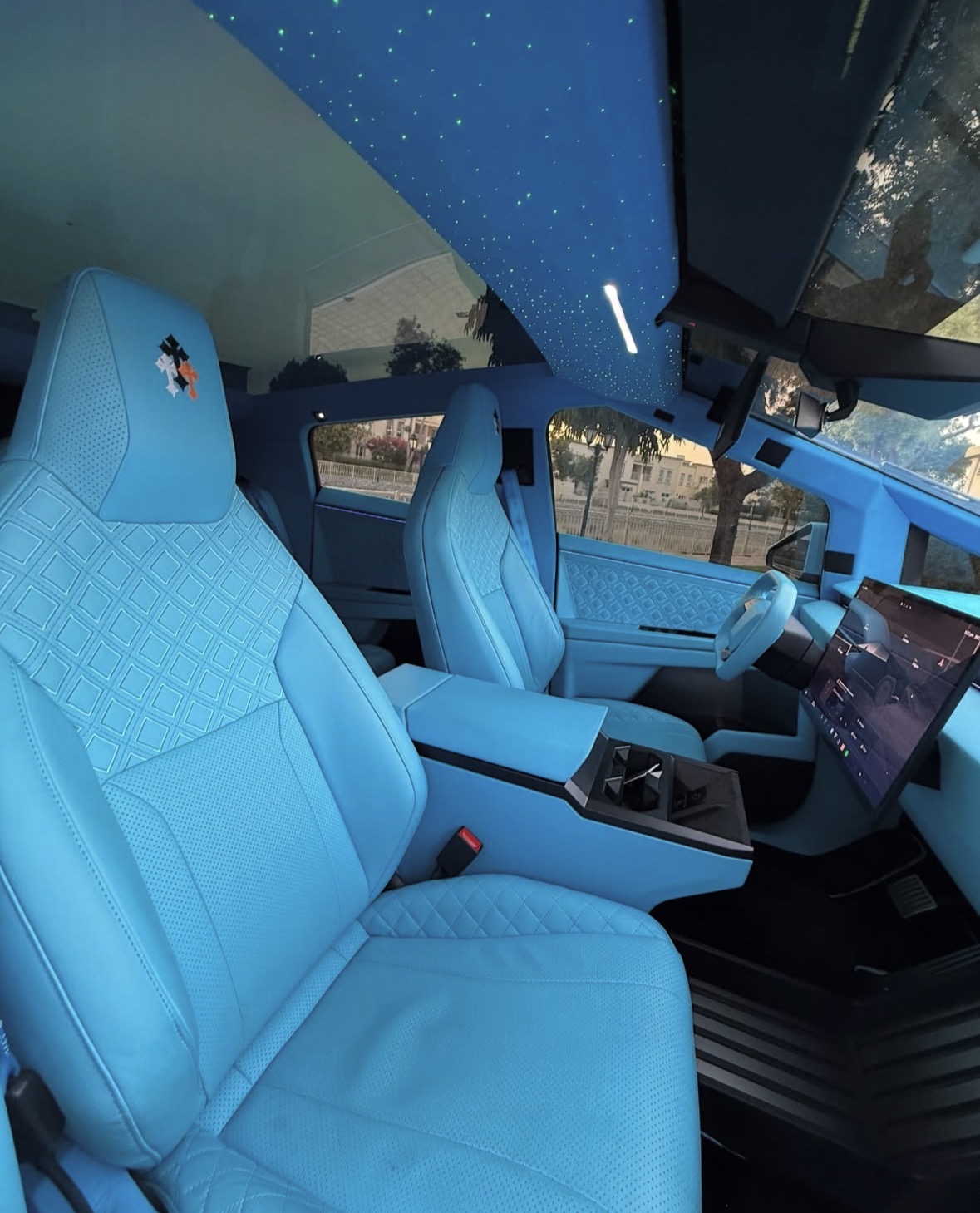 TESLA CYBERTRUCK